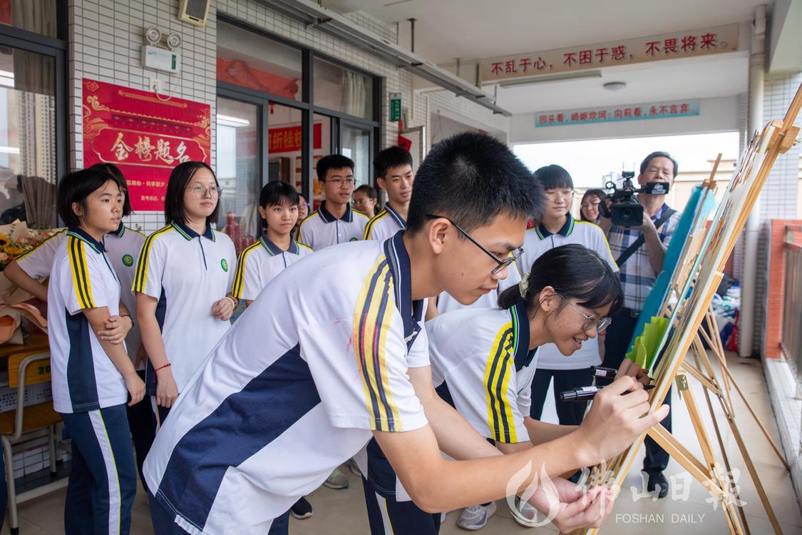 中考结束,高明沧江中学初三(19)班学生(5402650)-20230628210939.jpg