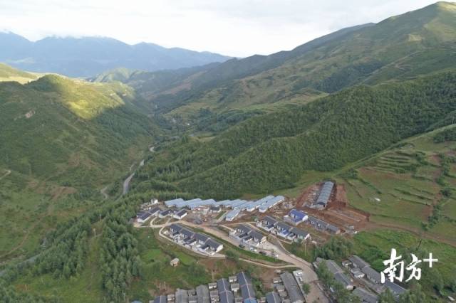 金阳县依达乡瓦伍村平均海拔约2600米。南方日报记者 戴嘉信 摄 金阳县依达乡瓦伍村平均海拔约2600米。南方日报记者 戴嘉信 摄