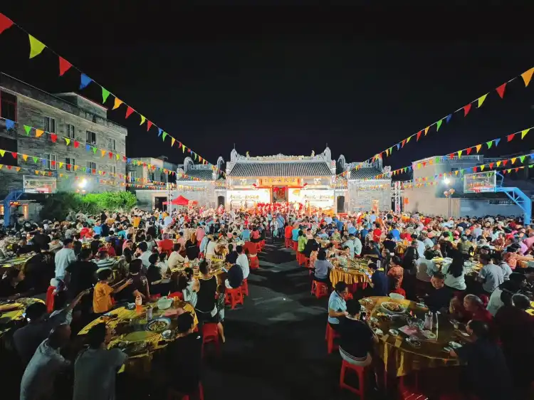重阳｜白坭万人千桌家宴开，“1+1+4”织密全域养老网