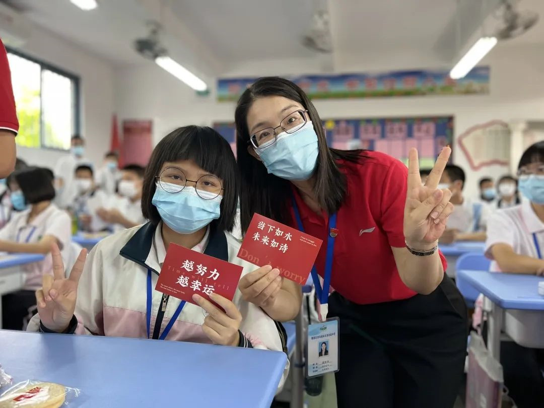 一线直击暖心林文恩中学满满仪式感欢迎学子返校