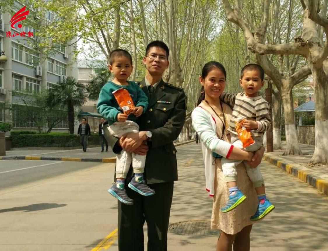 2016年4月,摄于西北工业大学。当时韦慧玲博士在西安电子科技大学攻读博士学位,其丈夫李寿权在西北工业大学攻读硕士学位。.png
