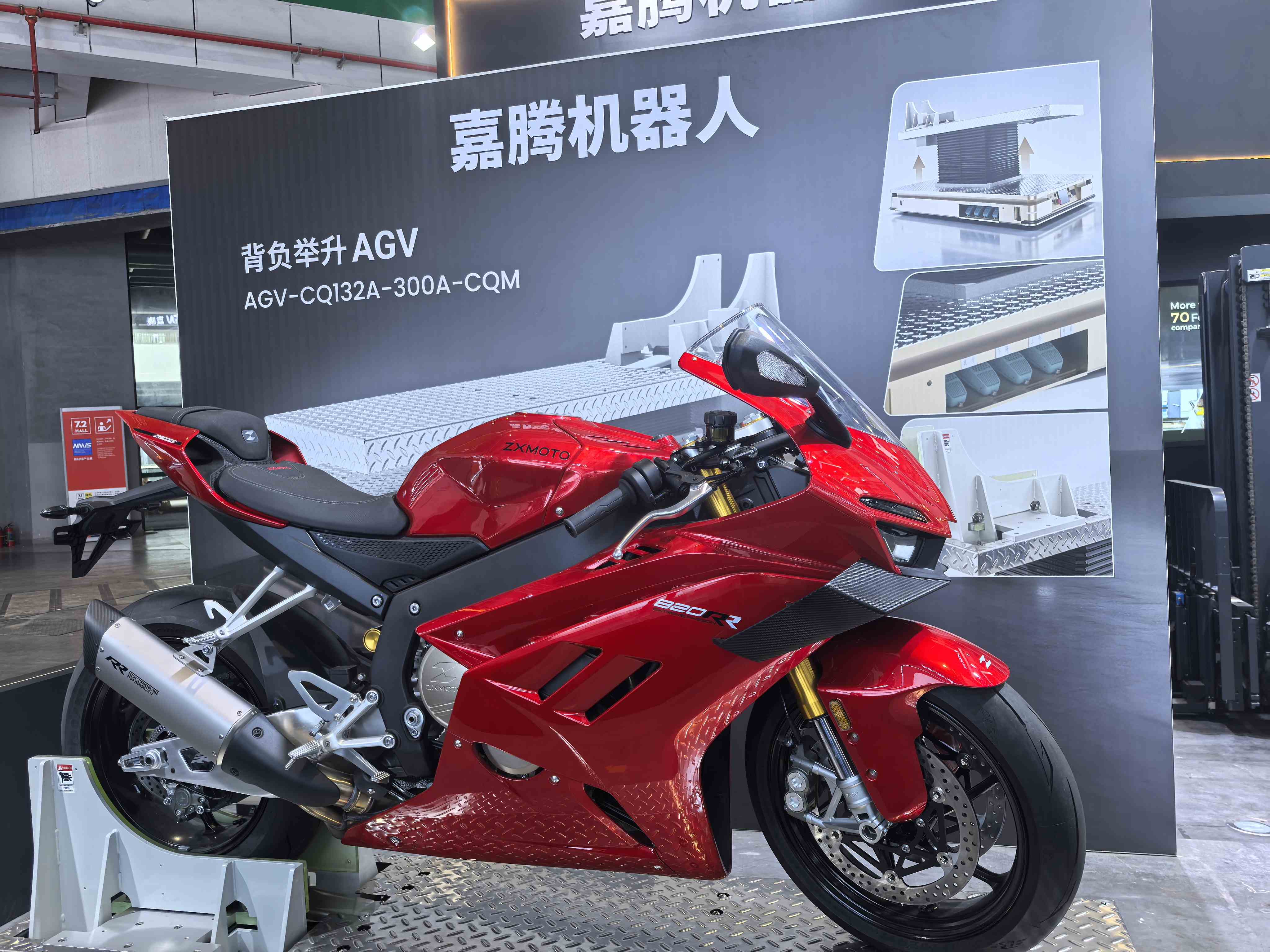 嘉腾机器人亮相工博会：以“脚”为基，锚定具身智能落地工厂