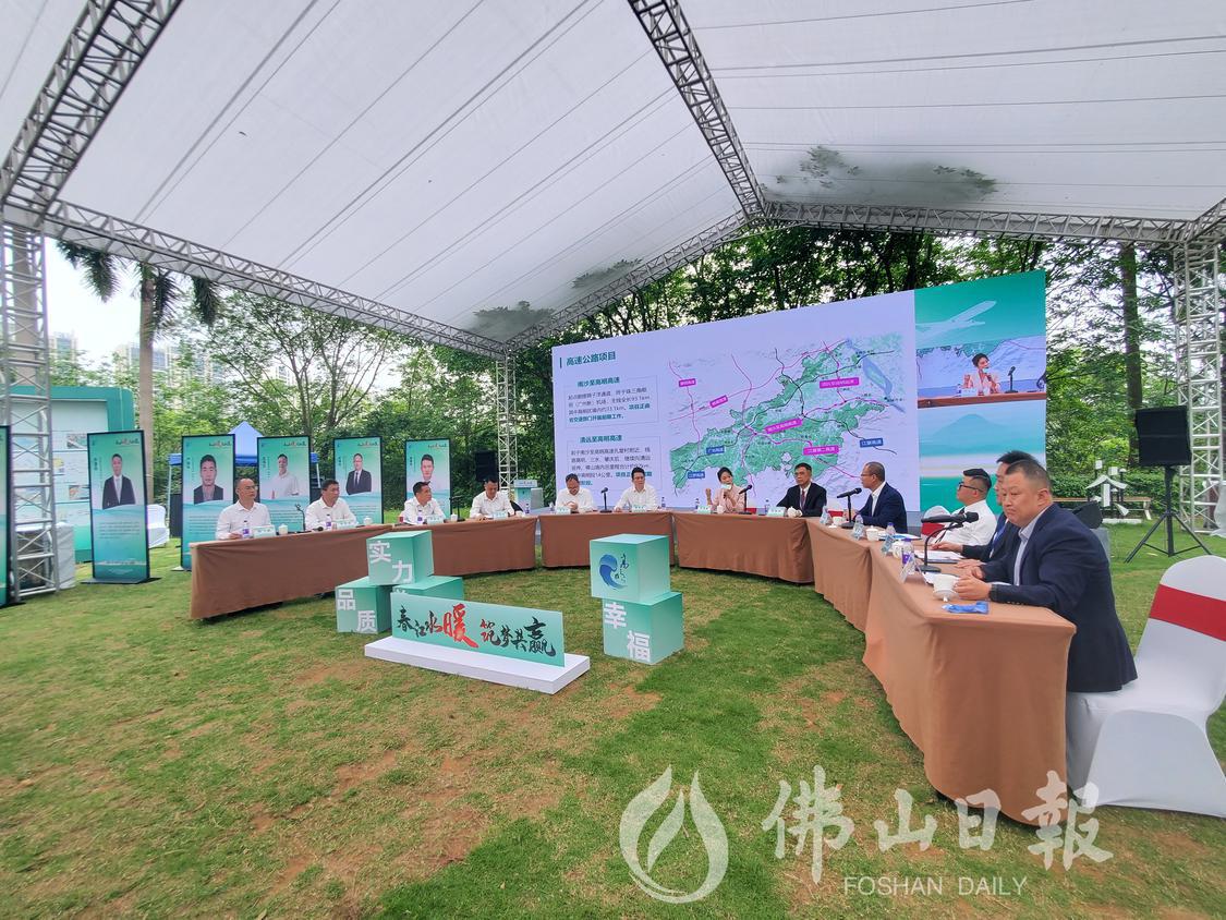 圆桌对话现场,政府部门现场为企业解疑答惑.jpg