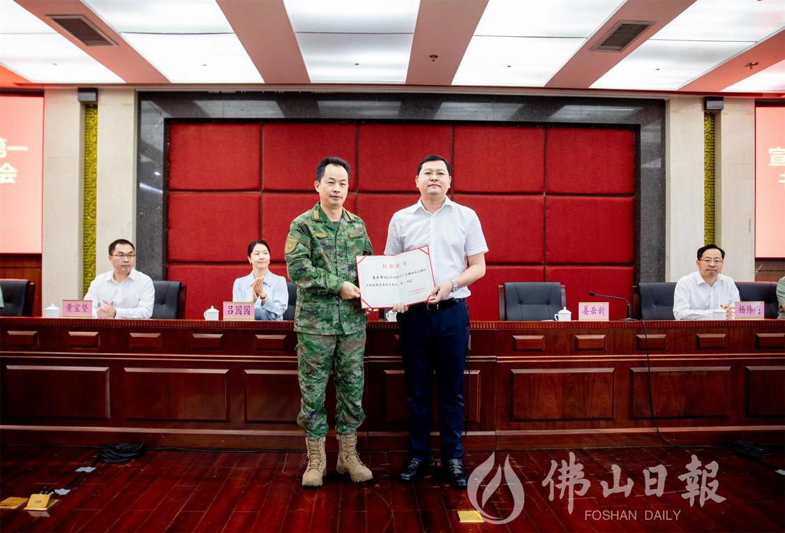 姜岳新任高明区人武部党委第一书记。程俊飞摄.jpg