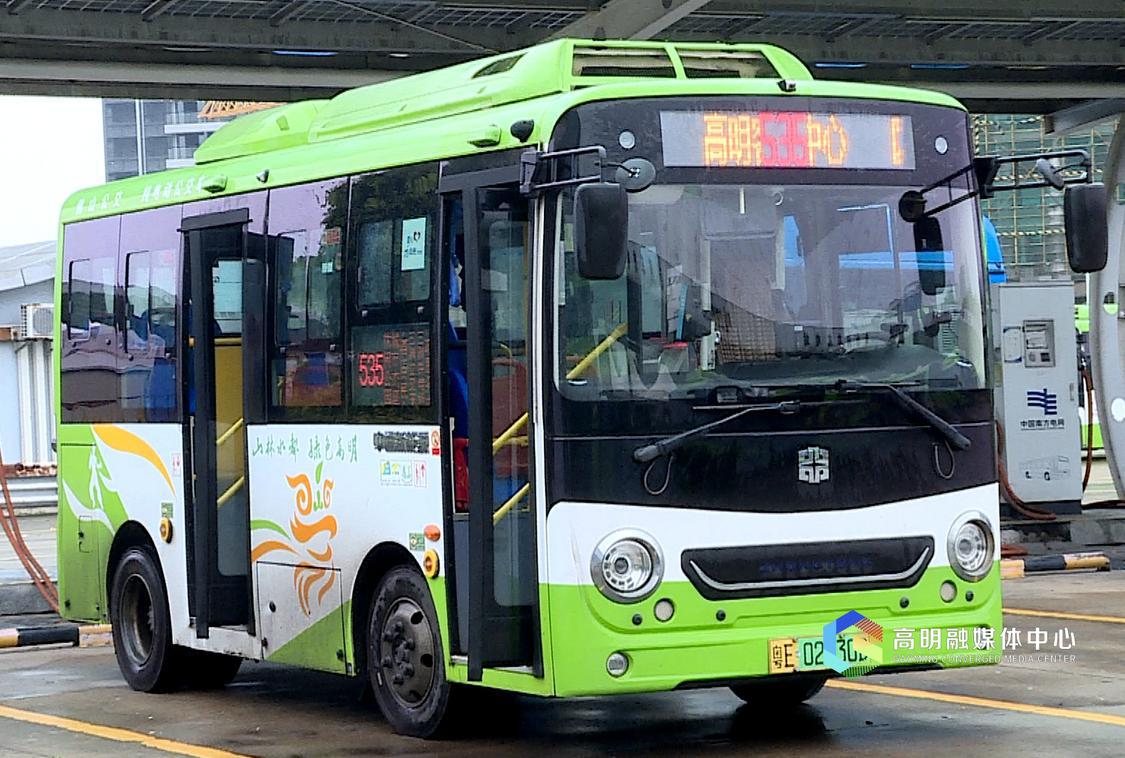 535线路公交车 杨广志摄.jpg
