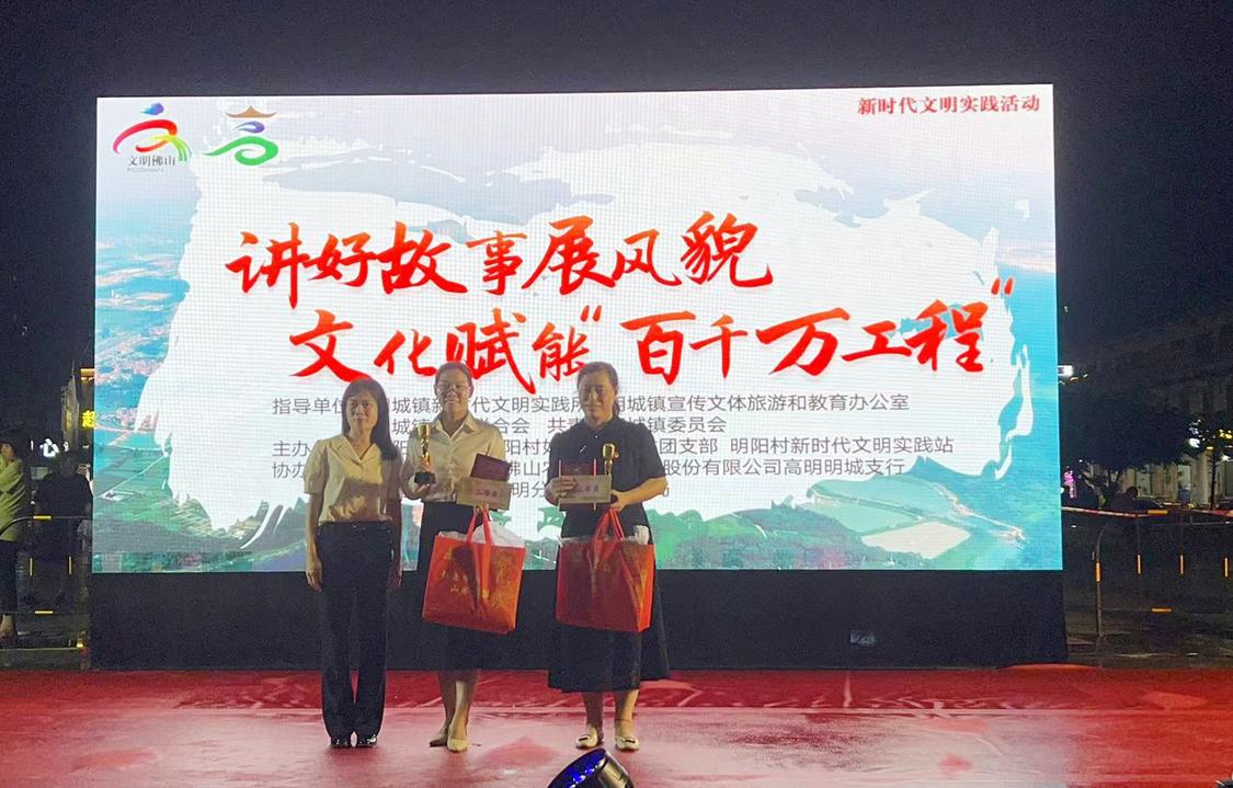 区司法局为演讲优胜者提供法治大礼包,.jpg