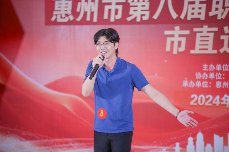 线下选手在比赛中。 线下选手在比赛中。