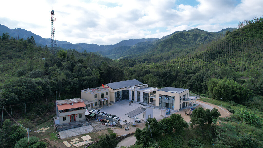 在联和村的茶文化宣传阵地项目主体建筑基本完工。 在联和村的茶文化宣传阵地项目主体建筑基本完工。