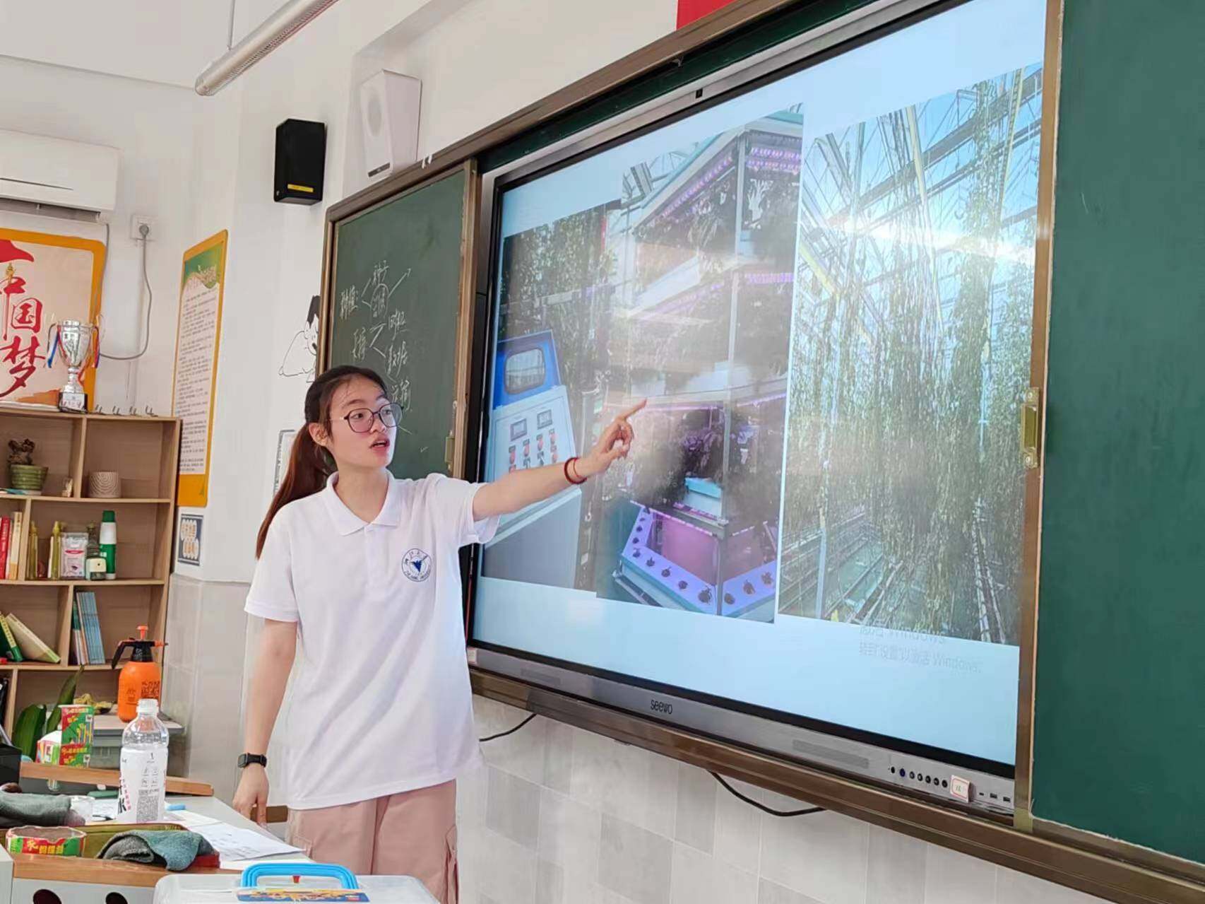 浙江大学求是学院大学生青年突击队到仲恺高新区开展科普支教。 浙江大学求是学院大学生青年突击队到仲恺高新区开展科普支教。