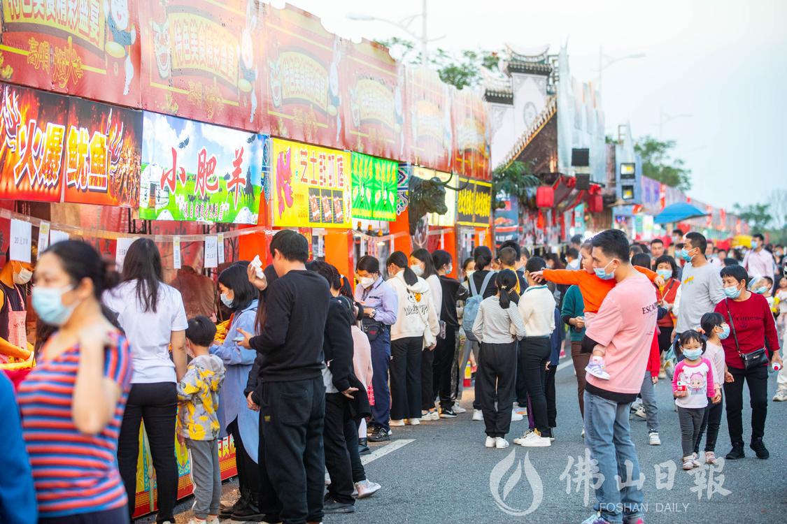 高明迎春花市内,热气腾腾的小吃受到街坊欢(4009709)-20230116205359.jpg