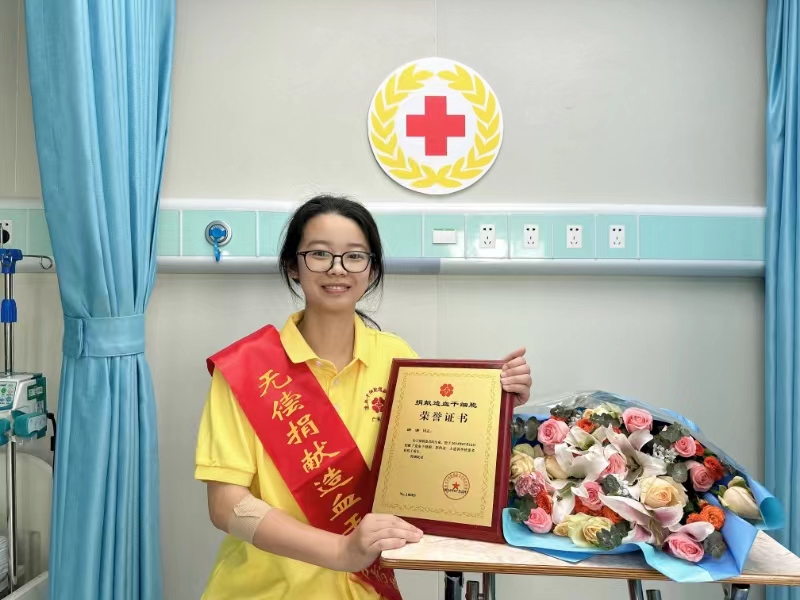 7月12日,在南方医科大学珠江医院,高明女职工游清顺利捐献造血干细胞,为远方素不相识的血液病患者送去希望。部门供图.jpg