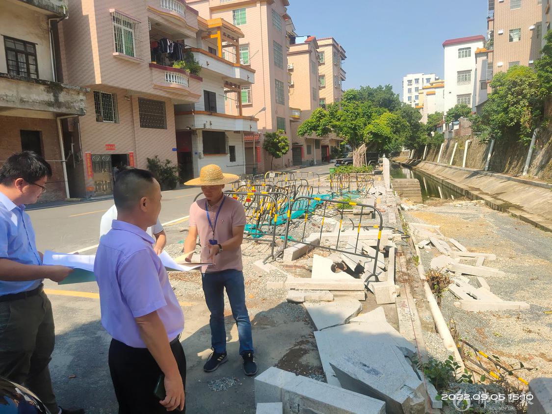 市水利局调研组现场查看拟建南庄利南涌整治工程现场。(受访单位供图).jpg