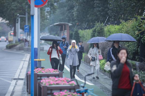 早晚天气寒凉，注意防寒保暖。佛山日报记者 王伟楠摄
