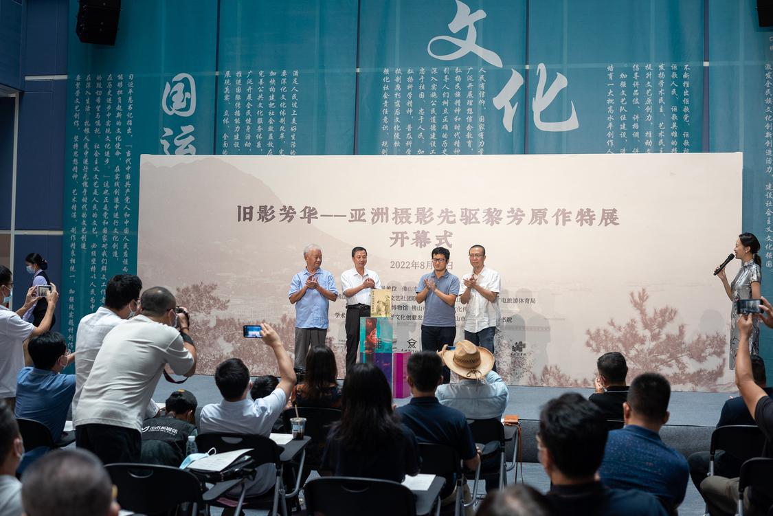 《黎芳小传及作品解读》样书发布仪式_LHY5171-1_副本.jpg