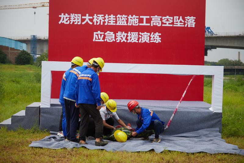高空坠落事故应急救援演练现场。/佛山日报记者吕润致摄