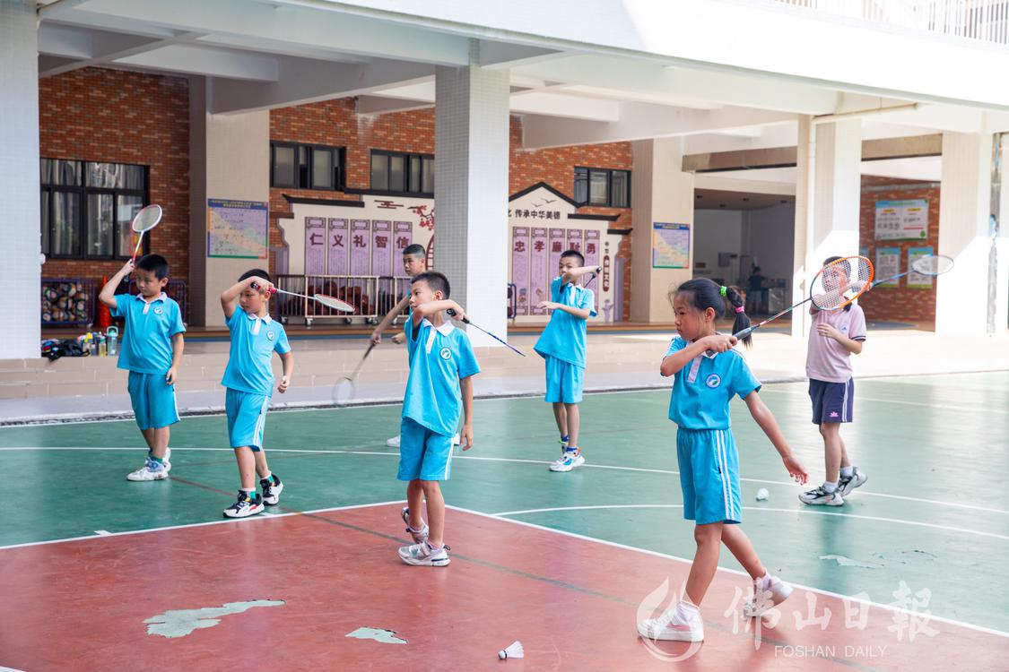 高明一中实验学校暑假托管班内,学生在学习(5507725)-20230712182202.jpg