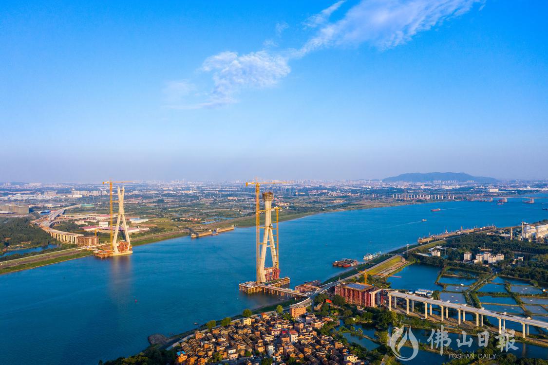 正在建设的富龙西江特大桥。佛山日报记者洪(3323251)-20221012162323.jpg