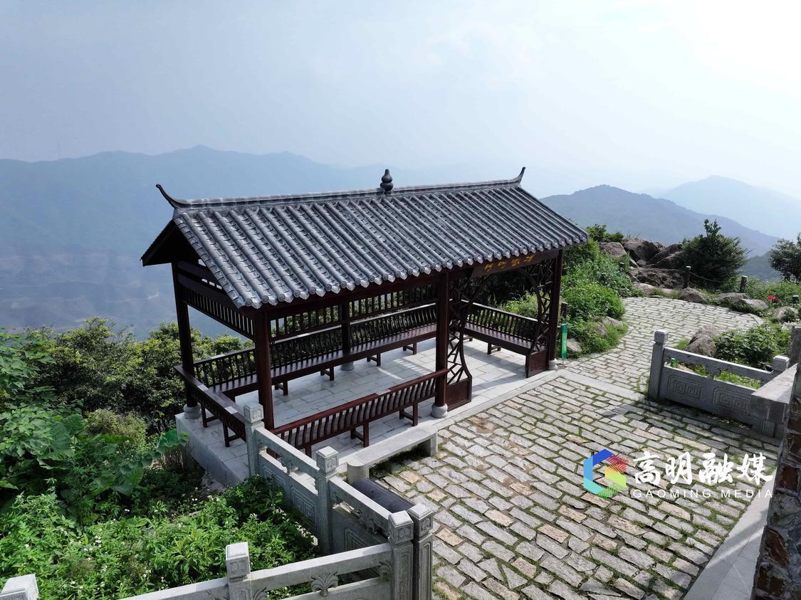皂幕山山顶凉亭_副本.jpg