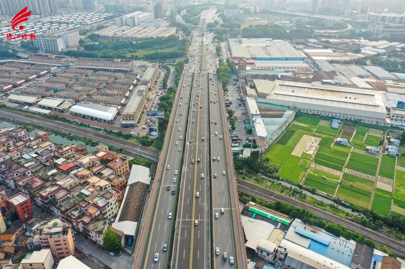 多图谢叠大桥旧桥首日恢复通行堵不堵记者走访看到