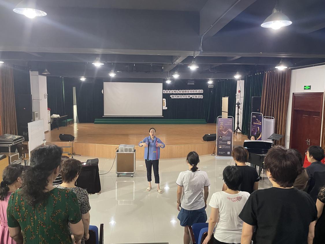 鲍卉副教授上声乐课.jpg