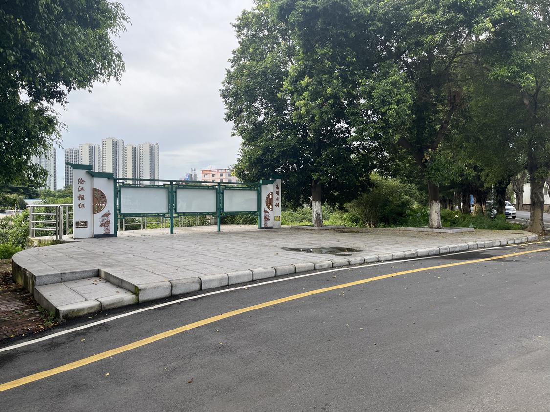 高明河沿河设置的景观标识(部门供图).jpg