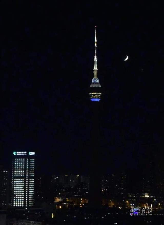 这是天津市天文爱好者李云2021年11月8日晚在天津拍摄的木星合月。(星缘山风队供图)