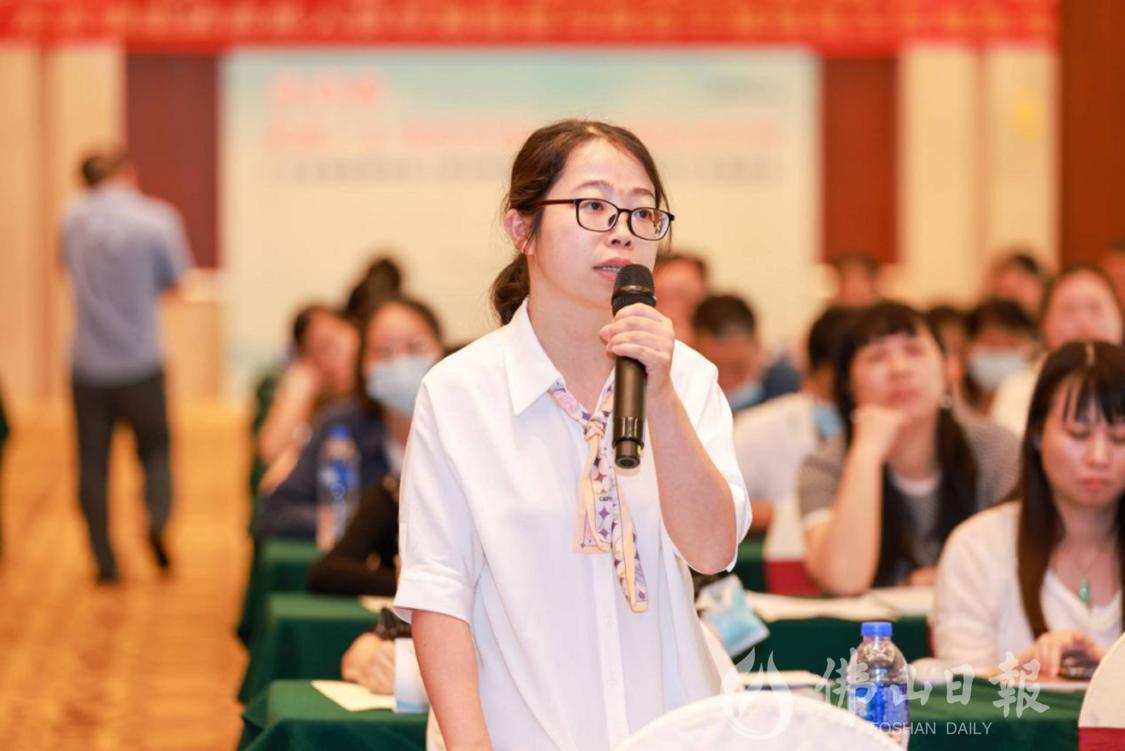 戴磊在推进会上分享高明区慢性病防治站开展慢阻肺高危人群早期筛查与综合干预项目的经验。区慢病站供图.png