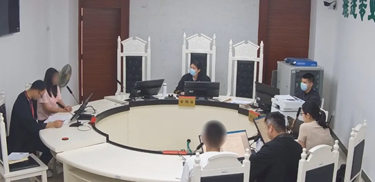 惠东县法院在一起涉未成年子女的离婚纠纷案件中，向当事人双方发出《关爱未成年人提示》。