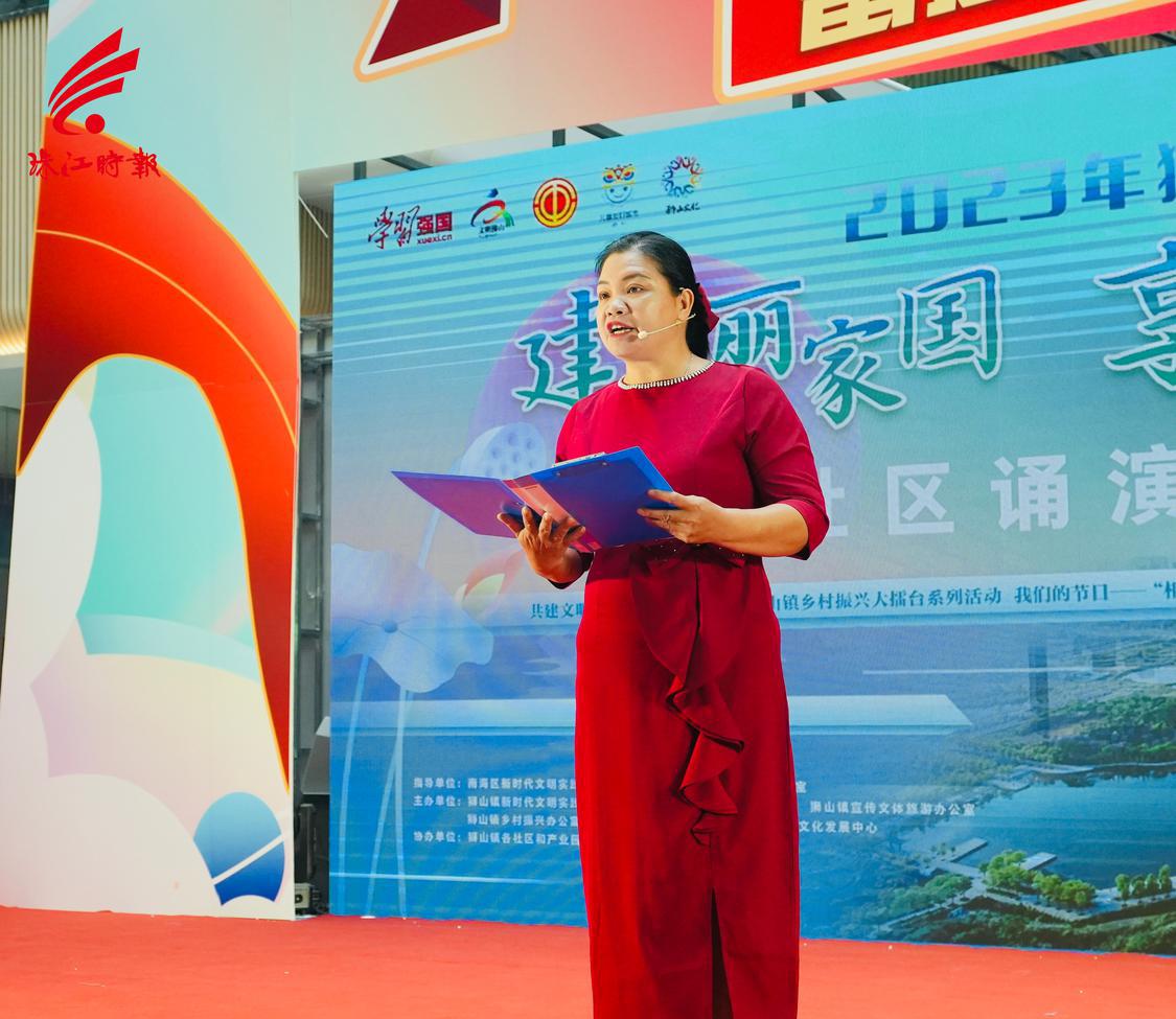 万石村唐慕芳带来《乡村振兴助力中国梦》。.jpg