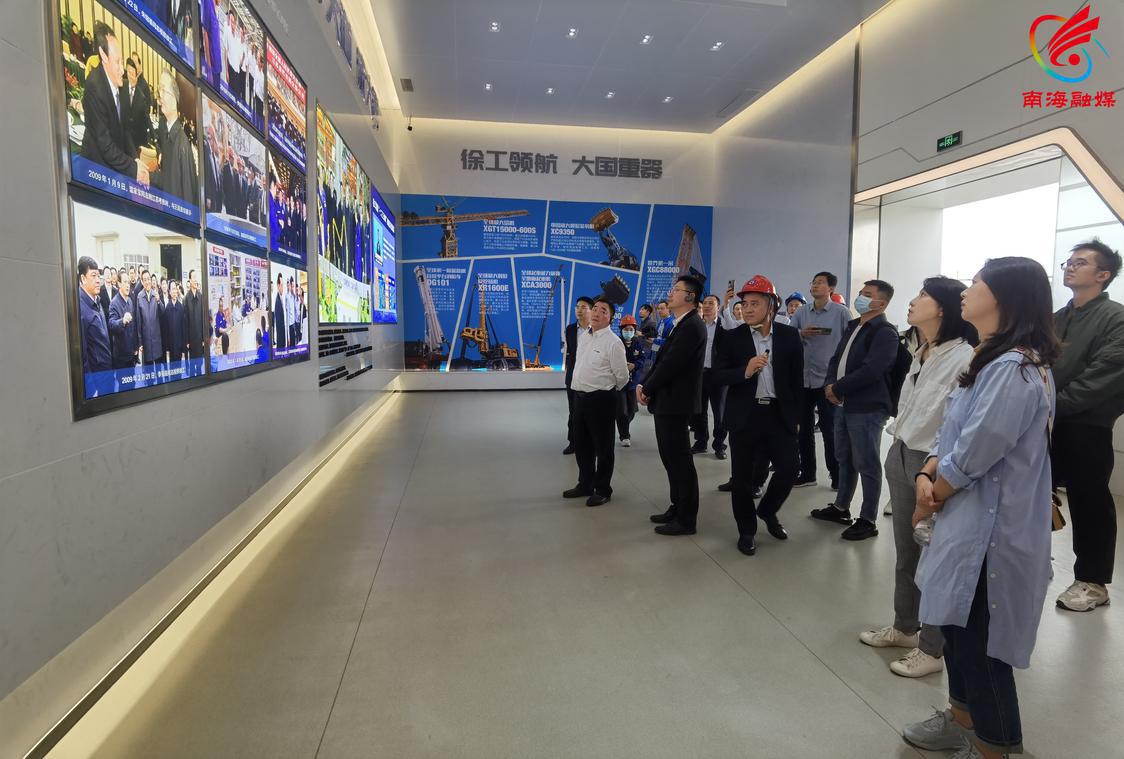 考察团参观广东徐工建机工程机械有限公司.jpg