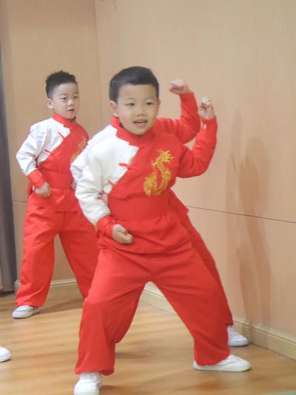 孩子们体验功夫魅力