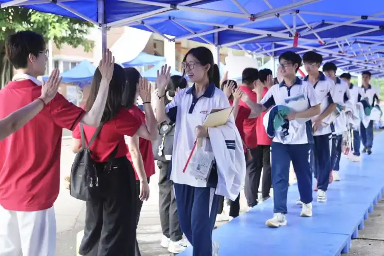 图集 | 今天,全禅城都在给他们加油!