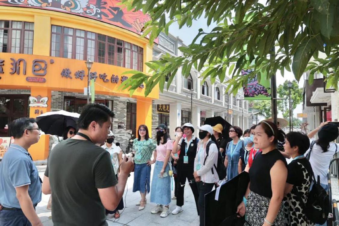 体验团来到了被赋予新活力的明城东门圩1475街区进行参观。部门供图.png