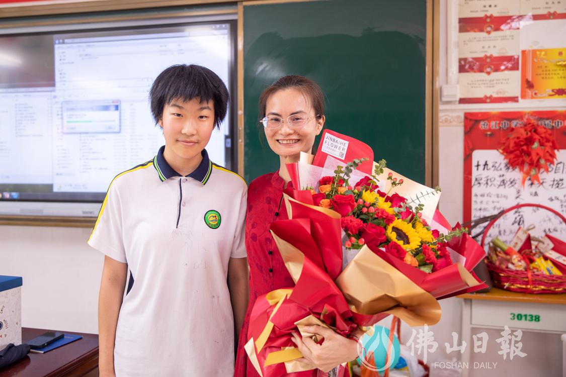 中考结束,高明沧江中学初三(19)班学生(5402648)-20230628210937.jpg