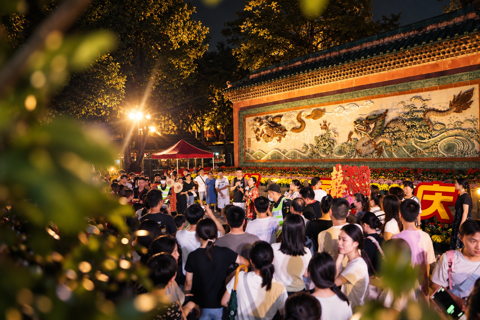 夜间祖庙排长龙,友趣说媒扶正缘!
