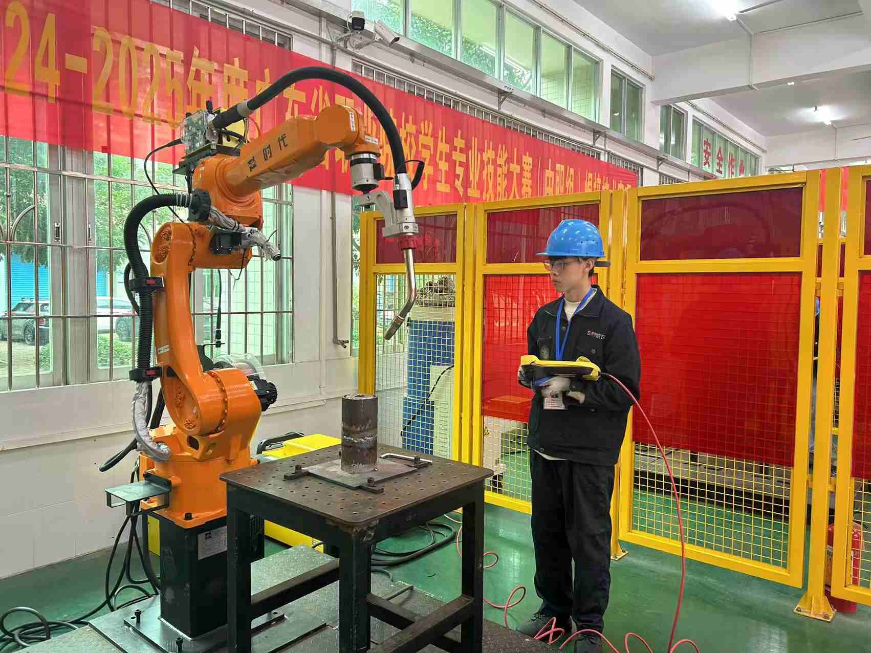 焊枪当画笔?三水理工学霸:省赛拿第一,回家还能修家具