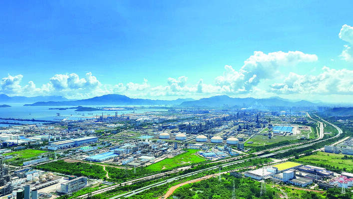 大亚湾石化区。 大亚湾石化区。