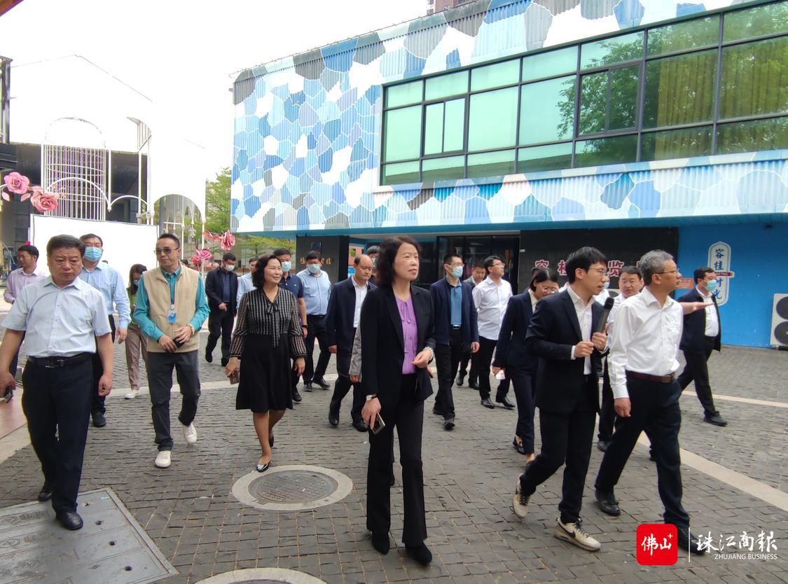 沂源县党政代表团考察渔人码头。.jpg