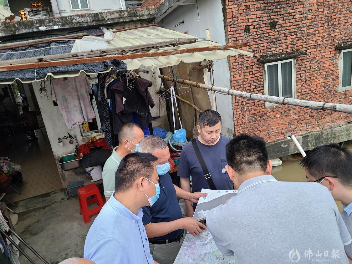 佛山市水利局与西江流域管理局督导检查里水镇西南涌周边低洼地带。(受访单位供图).jpg