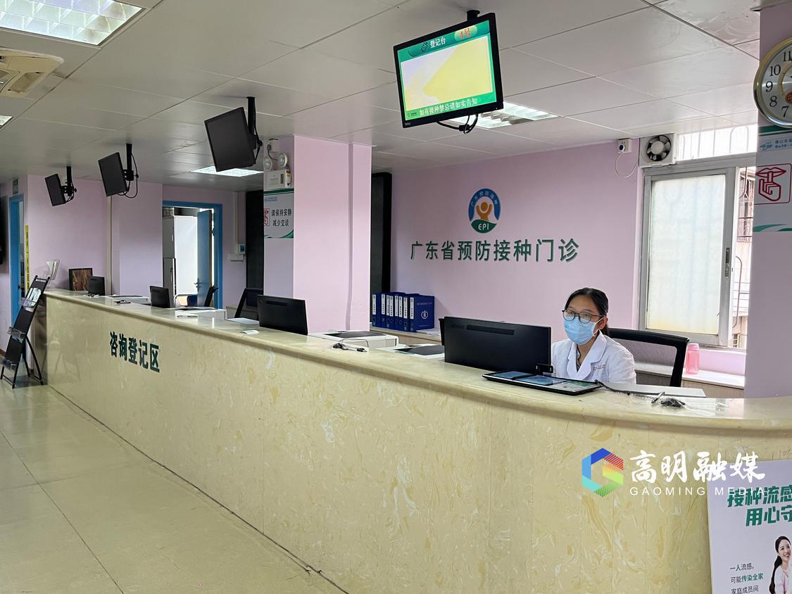 在区人民医院城西社区卫生服务中心预防接种门诊可以预约接种流感疫苗。高明融媒记者陈嘉懿摄.jpg