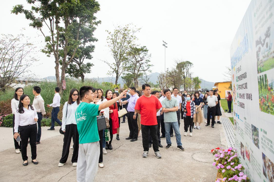 参加者前往高明区旺林园艺有限公司进行现场教学活动.png