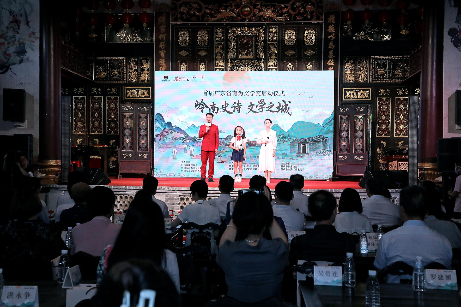 现场以快闪形式朗诵了往届获奖作品片段。.jpg