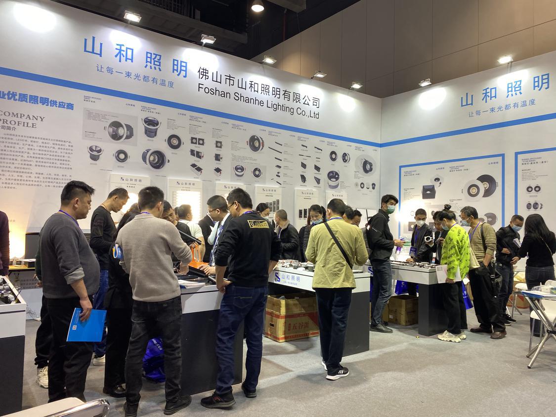 顶墙行业优质配套产品现场获得资源对接。佛山日报记者李嘉雯摄.jpg