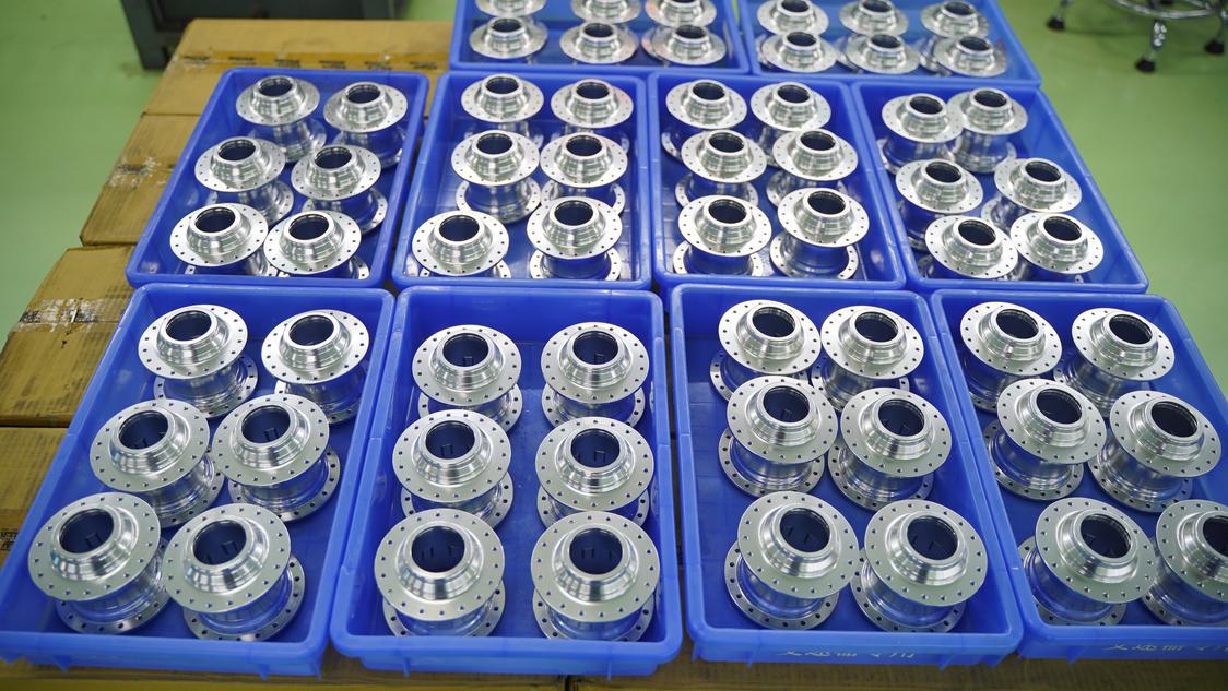 企业自主研发生产的变速器.jpg