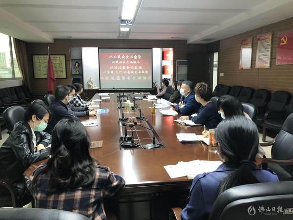 市文联组织观看总体国家安全观主题教育视频。