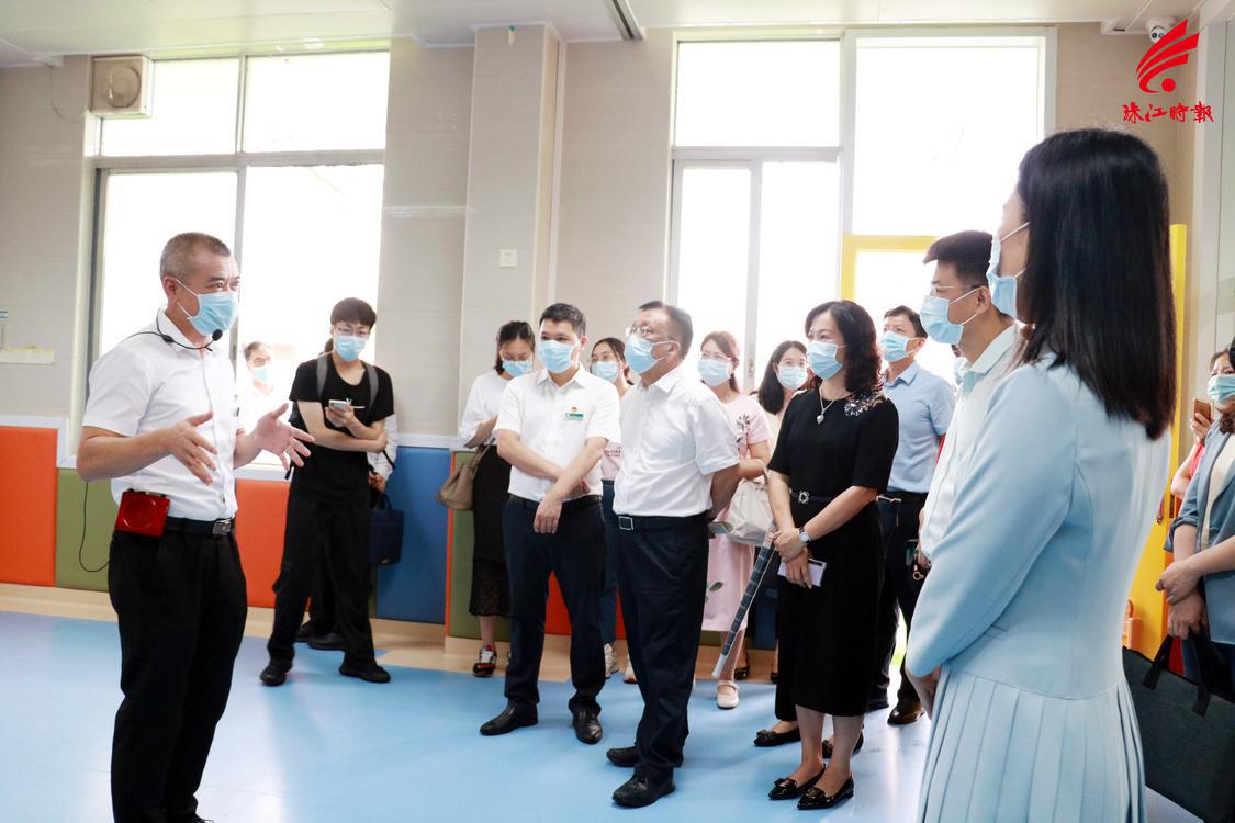 各级领导嘉宾参观南海经济开发区人民医院托儿所。.jpg