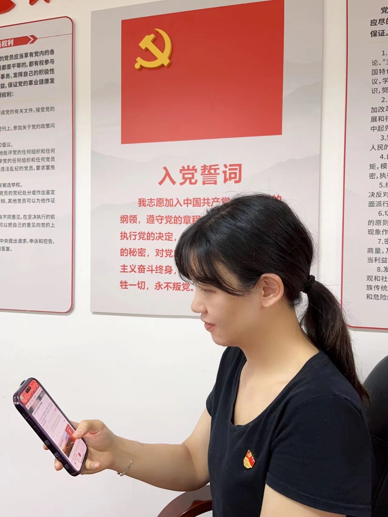 杜莉妮每天坚持使用“学习强国”学习平台开展学习.jpg