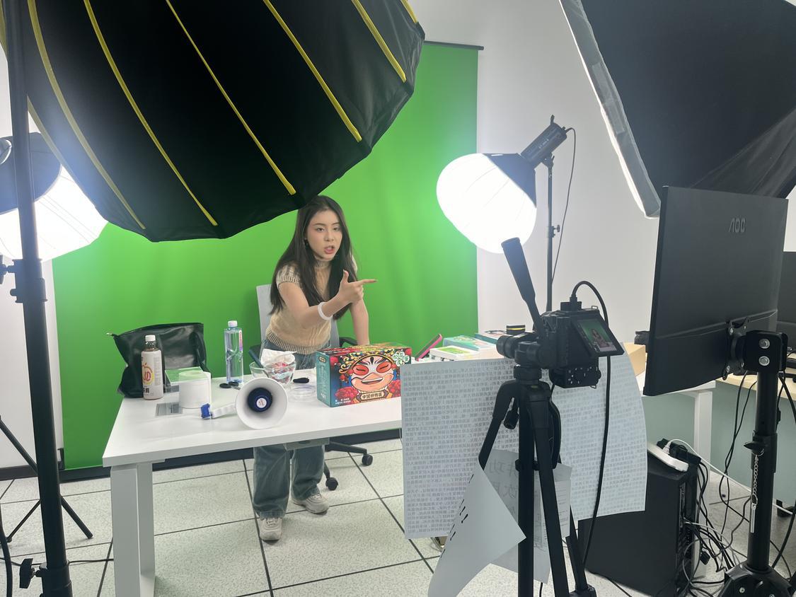 9时许,主播正在直播间卖力介绍广东正禧蛋业有限公司(以下简称“正禧蛋业”)的产品。.jpg