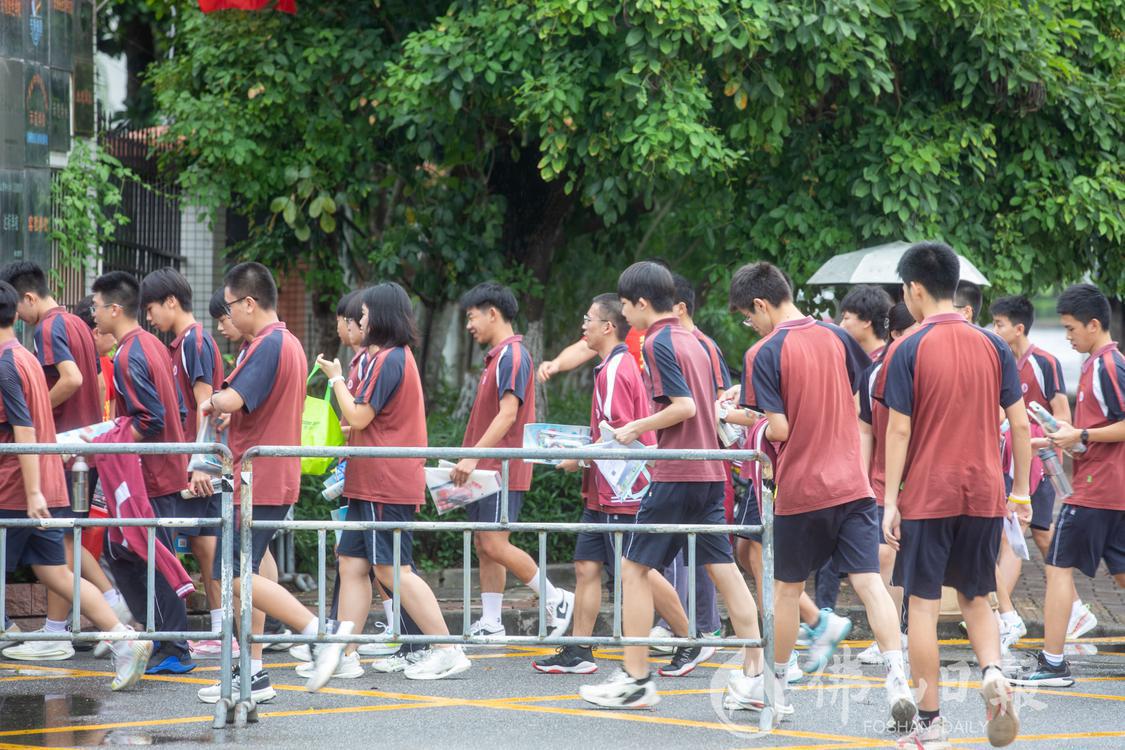 高明德恒菁英学校考生走进高明沧江中学考点(5379831)-20230626170606.jpg