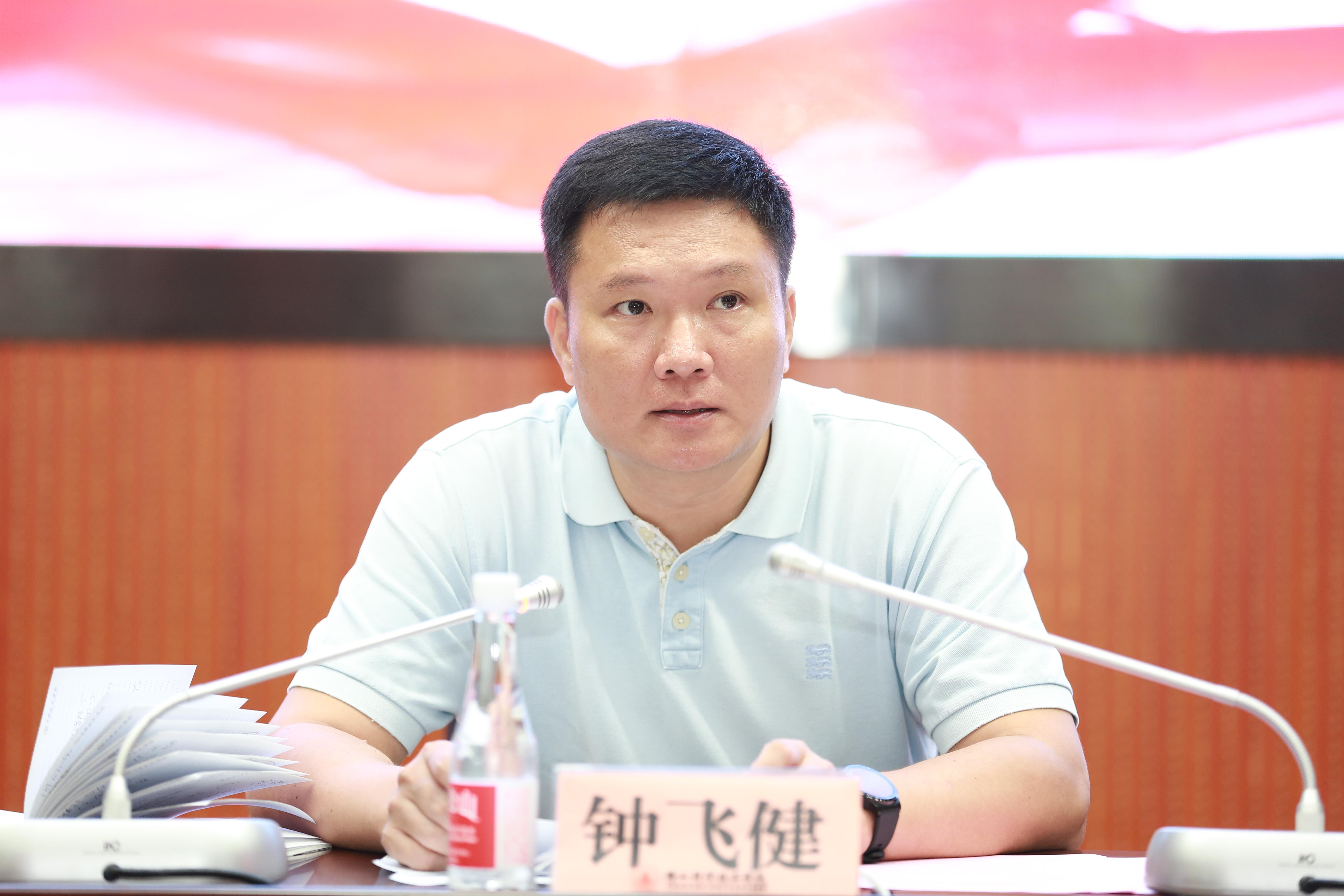 佛山科学技术学院党委副书记钟飞健.